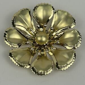 Vintage Goldtone 2-1/4" Metal Grannycore FLOWER Brooch Pin